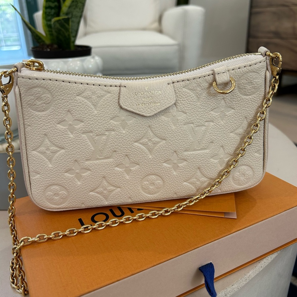 Louis Vuitton Pouchette!